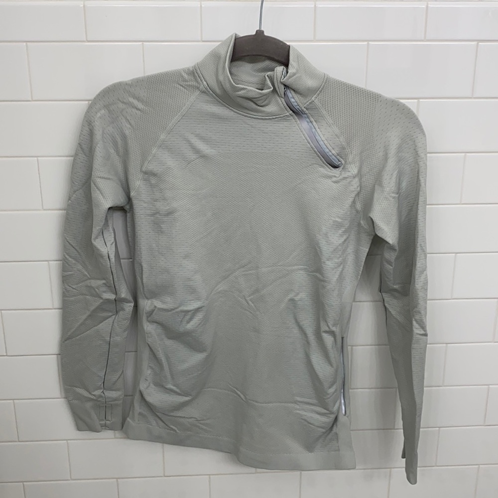 Stretchy under layer jacket.